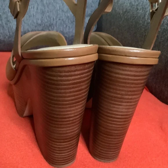 Michael Kors Divia Wedge Leather Heel Sandals Size 9.5M Brand New.OFFERS WELCOME - Picture 9 of 13